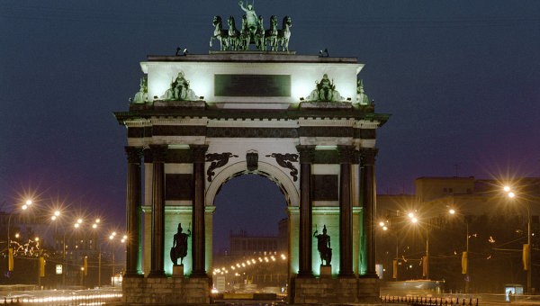 Фотография достопримечательности. Триумфальная арка в Санкт-Петербурге